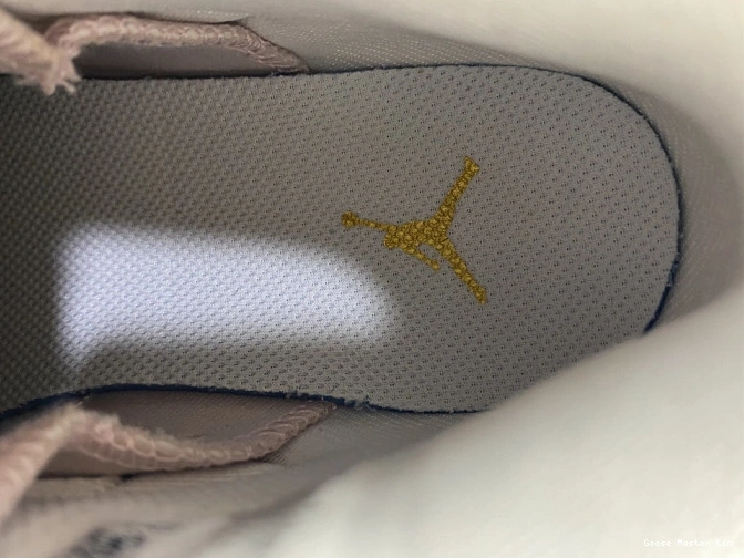 (W) Jordan Hoops Air Retro 6 DH9696-100 Gold 0815